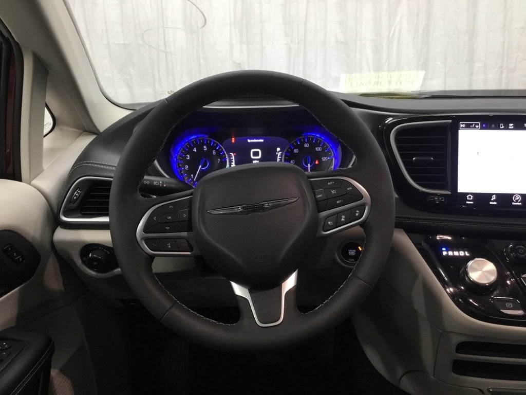 Used 2023 Chrysler Pacifica Touring-L AWD/4WD image 32