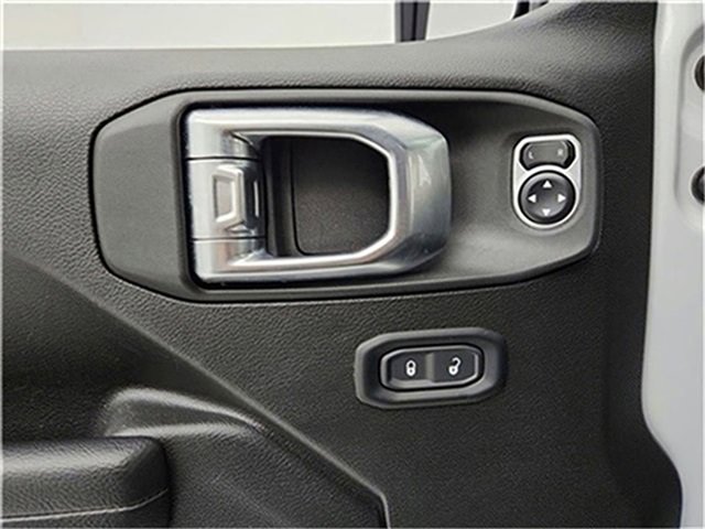 Used 2024 Jeep Wrangler Willys image 17