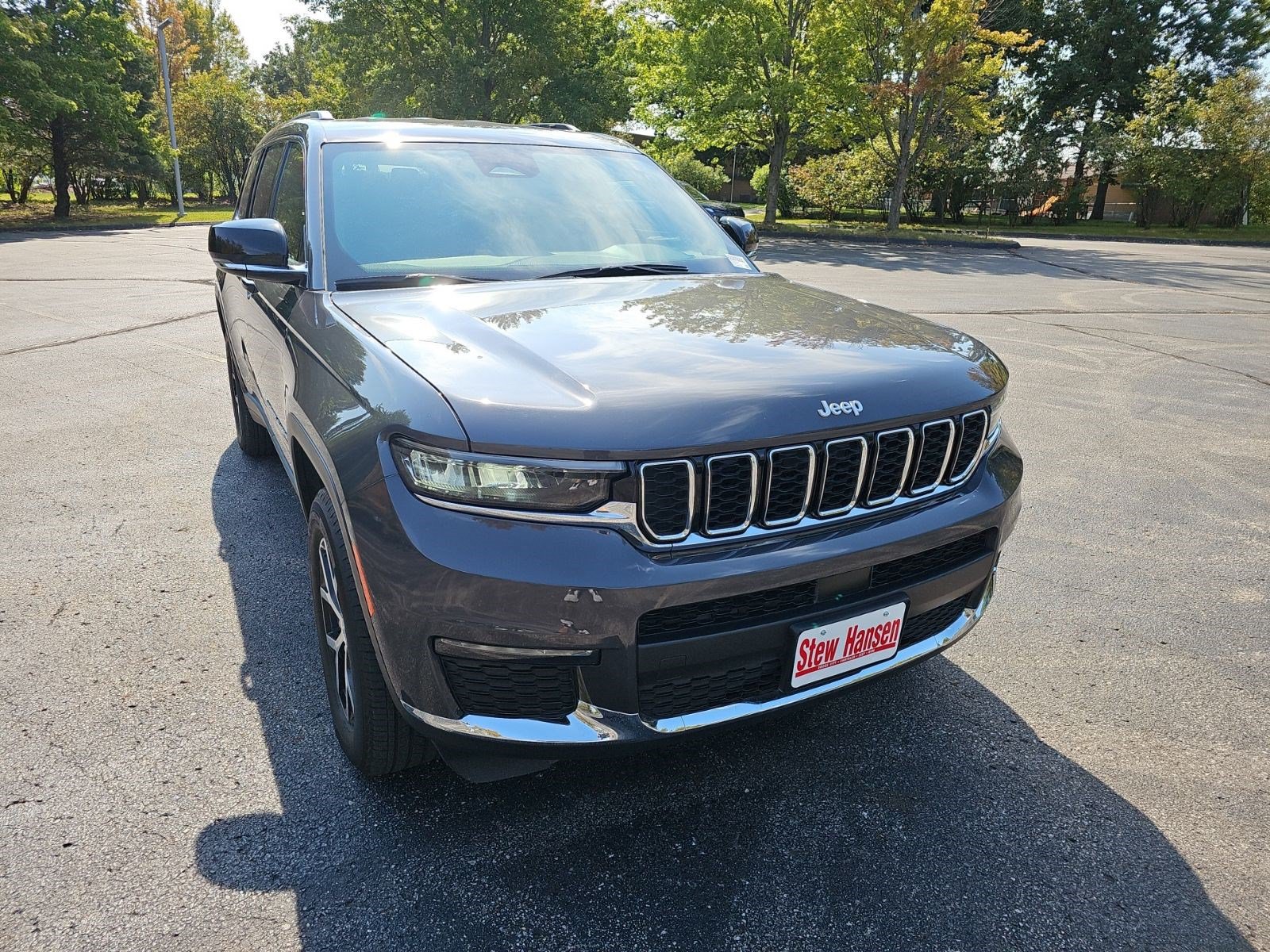Used 2024 Jeep Grand Cherokee L Limited AWD/4WD image 8