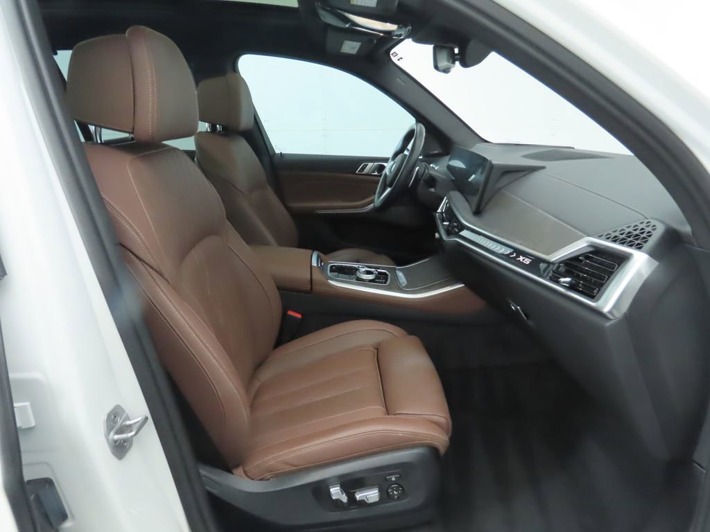 Used 2024 BMW X5 xDrive40i w/ Executive Package image 21