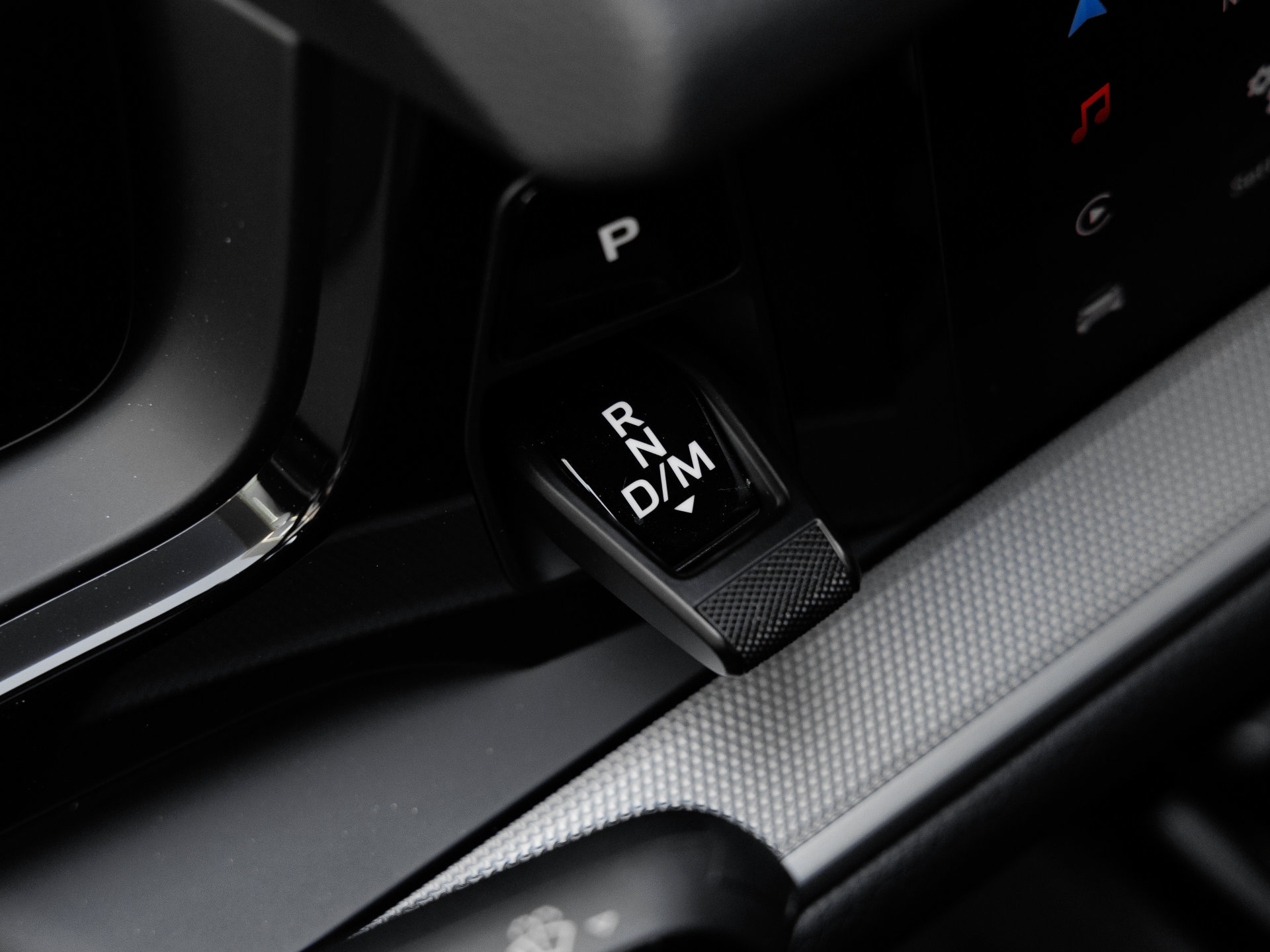 Certified 2025 Porsche Cayenne Coupe AWD/4WD image 18