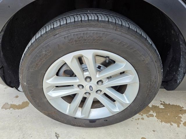 Used 2014 Ford Explorer XLT image 23