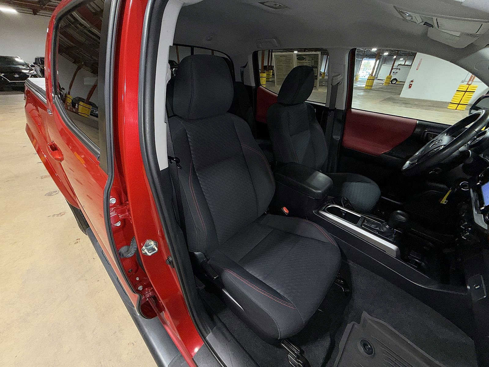 Certified 2020 Toyota Tacoma SR5 image 16