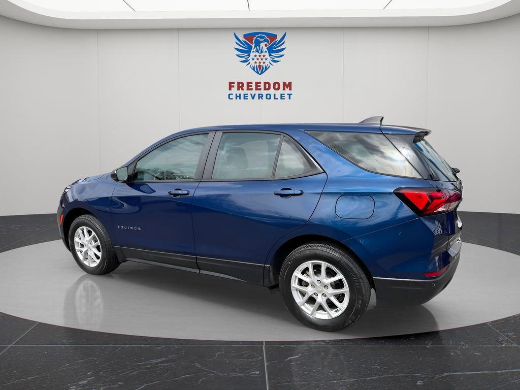 Used 2023 Chevrolet Equinox LS w/ Driver Confidence II Package AWD/4WD image 3