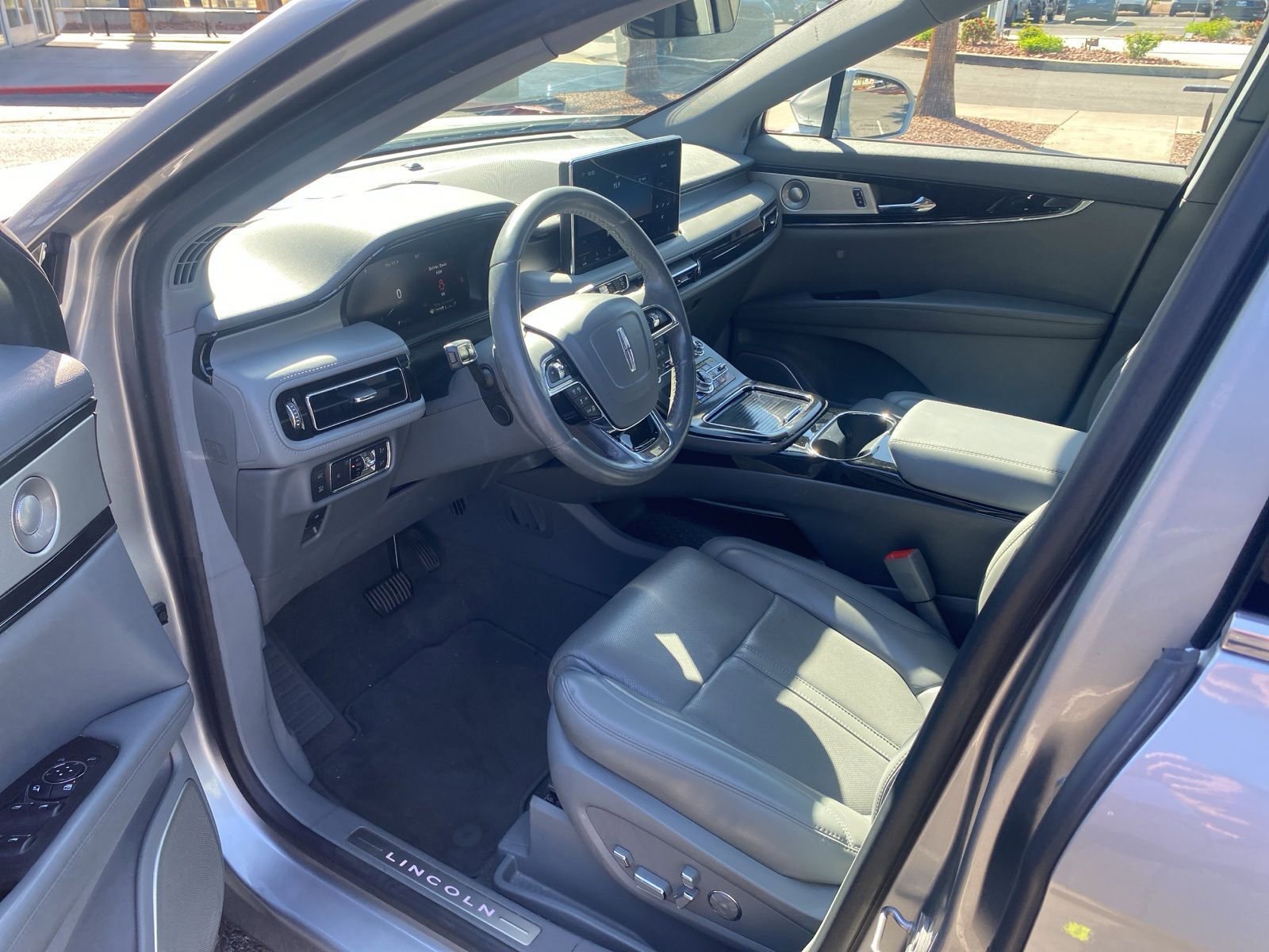 Used 2021 Lincoln Nautilus Reserve w/ Equipment Group 202A image 10