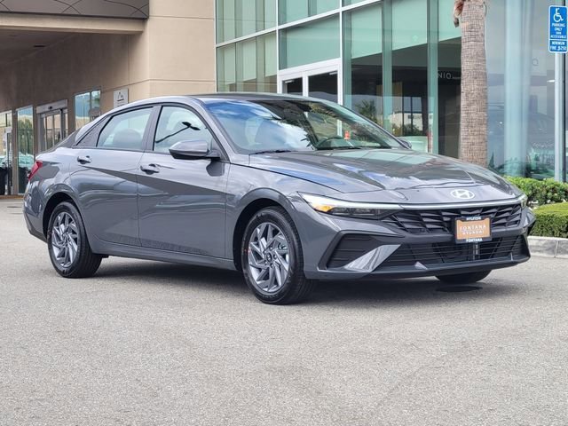 New 2026 Hyundai Elantra Hybrid FWD image 32