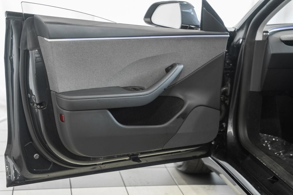 Used 2025 Tesla Model 3 RWD image 33