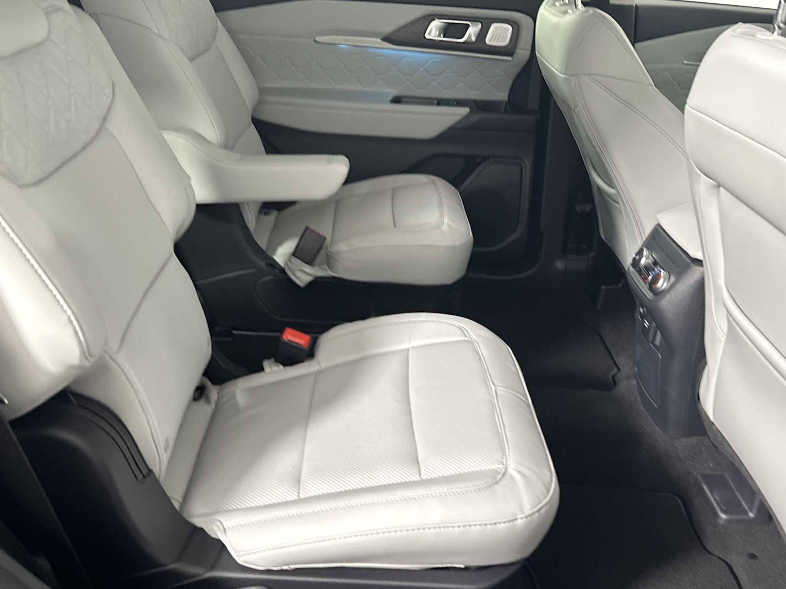 New 2026 Ford Explorer Platinum w/ LUX Leather Package AWD/4WD image 18