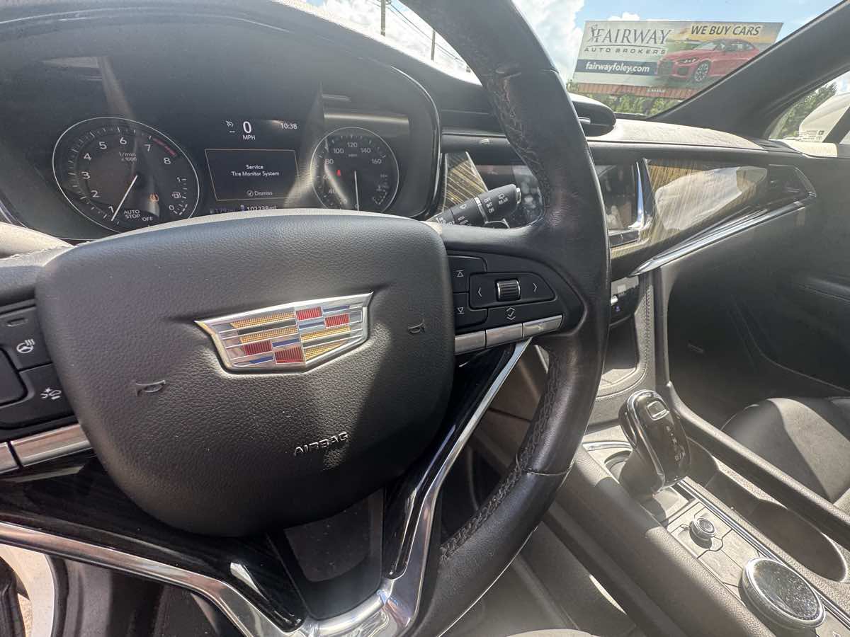 Used 2020 Cadillac XT6 Premium Luxury FWD image 19