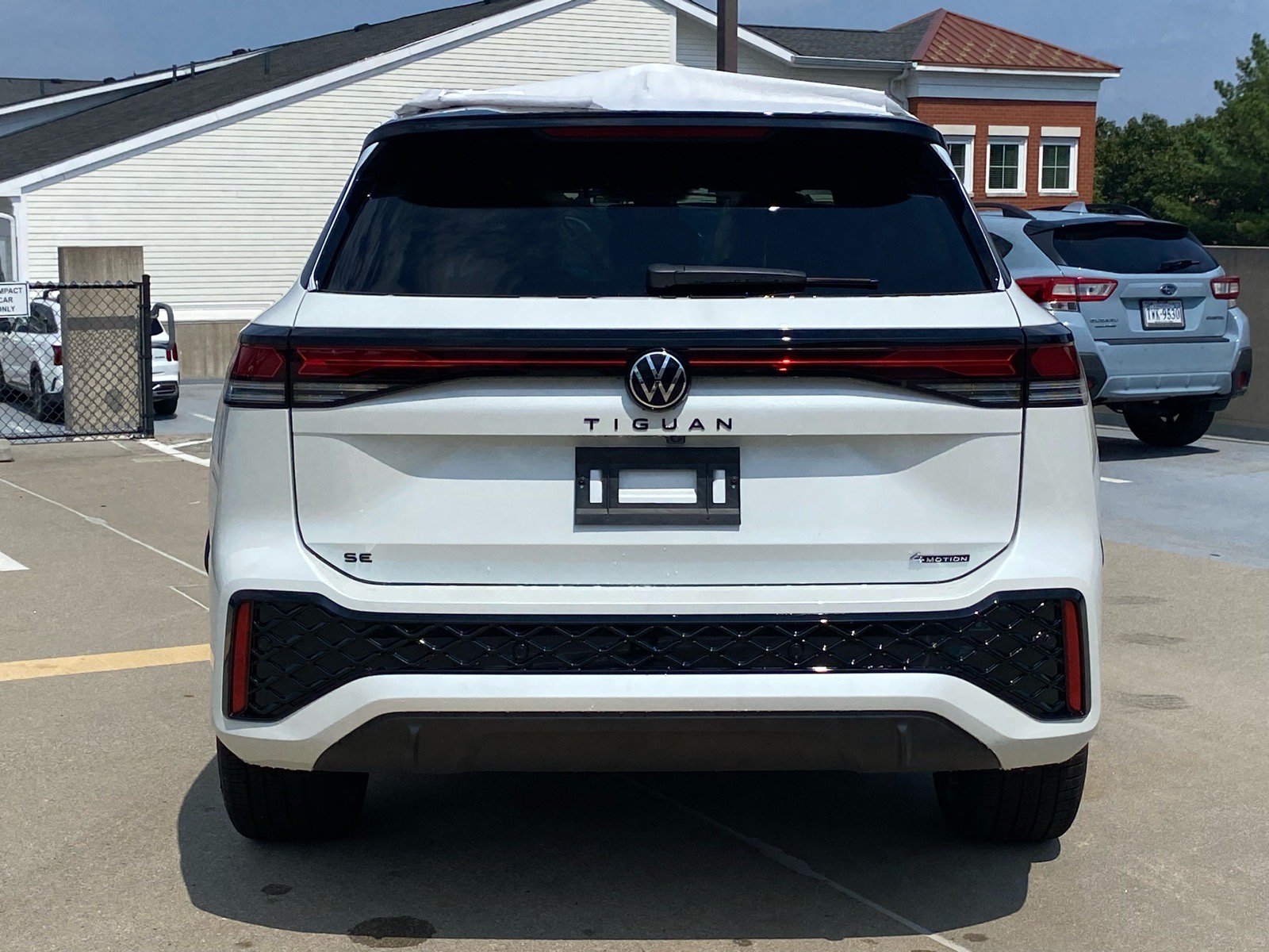 New 2026 Volkswagen Tiguan SE R-Line AWD/4WD image 4