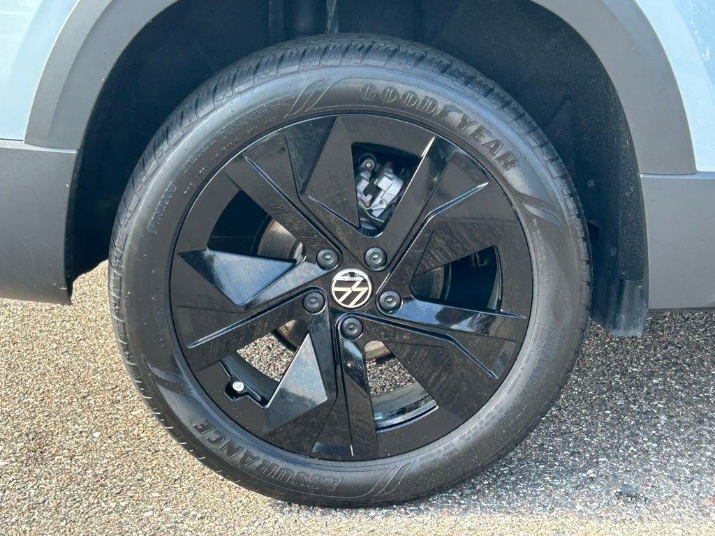 Used 2025 Volkswagen Taos SE image 46