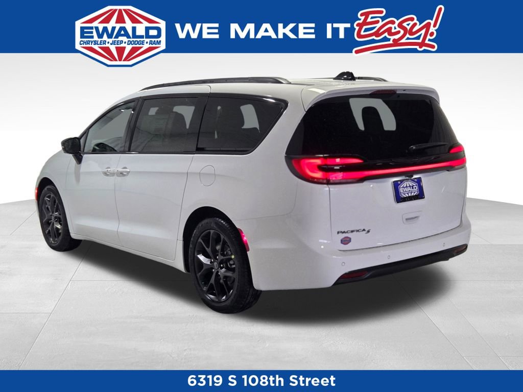 New 2026 Chrysler Pacifica Select w/ S Appearance Package image 16