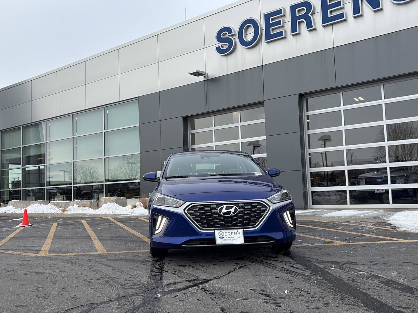 Used 2022 Hyundai Ioniq SE image 2