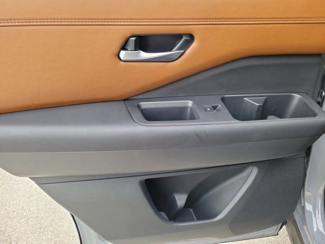 Certified 2025 Nissan Pathfinder Platinum w/ Cargo Package image 17