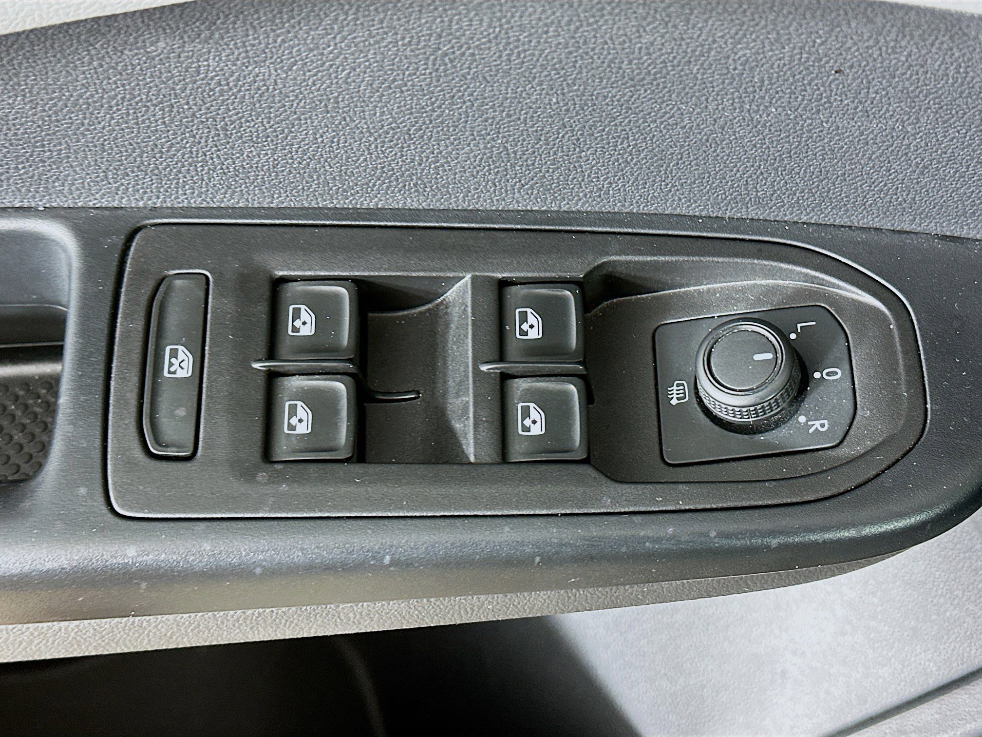 Used 2022 Volkswagen Taos SE image 15