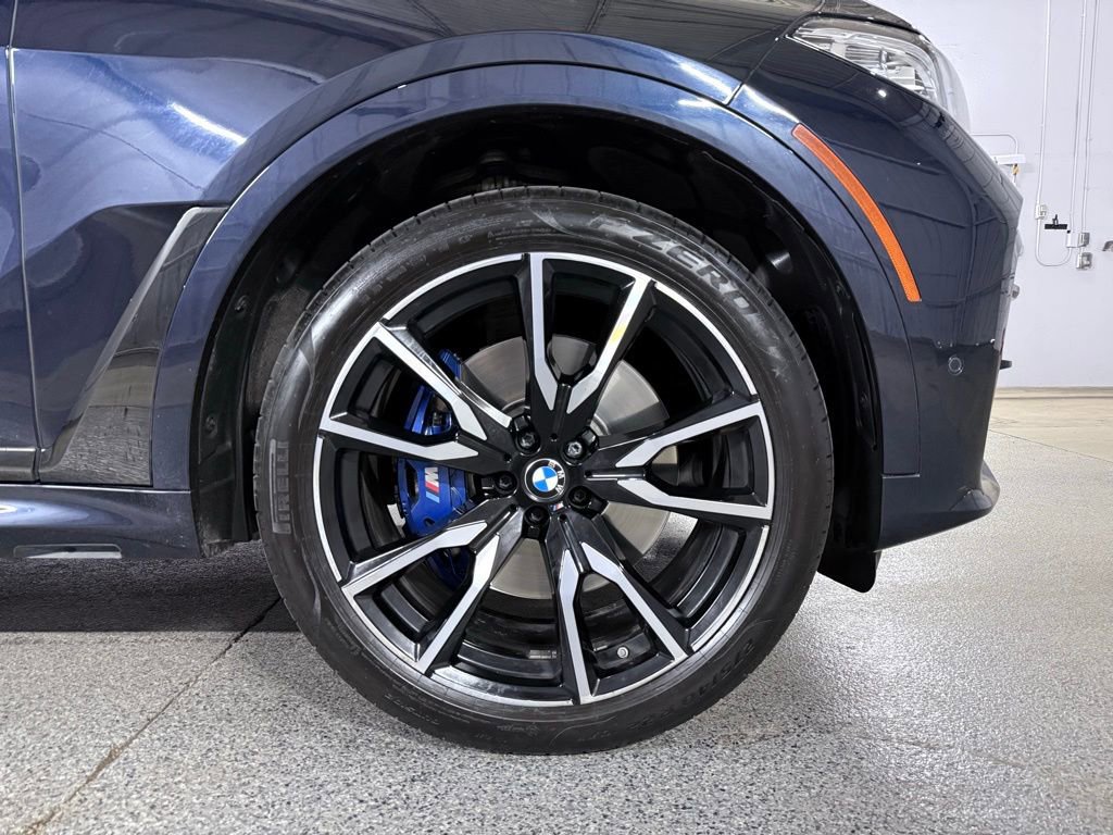 Used 2021 BMW X7 xDrive40i w/ M Sport Package AWD/4WD image 6