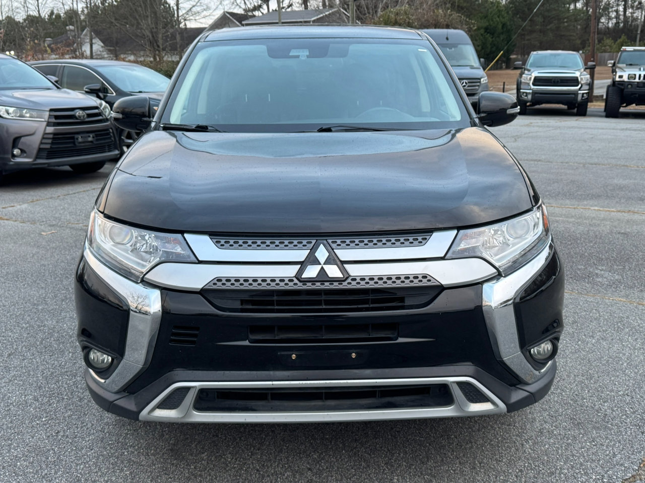 Used 2020 Mitsubishi Outlander SE image 2