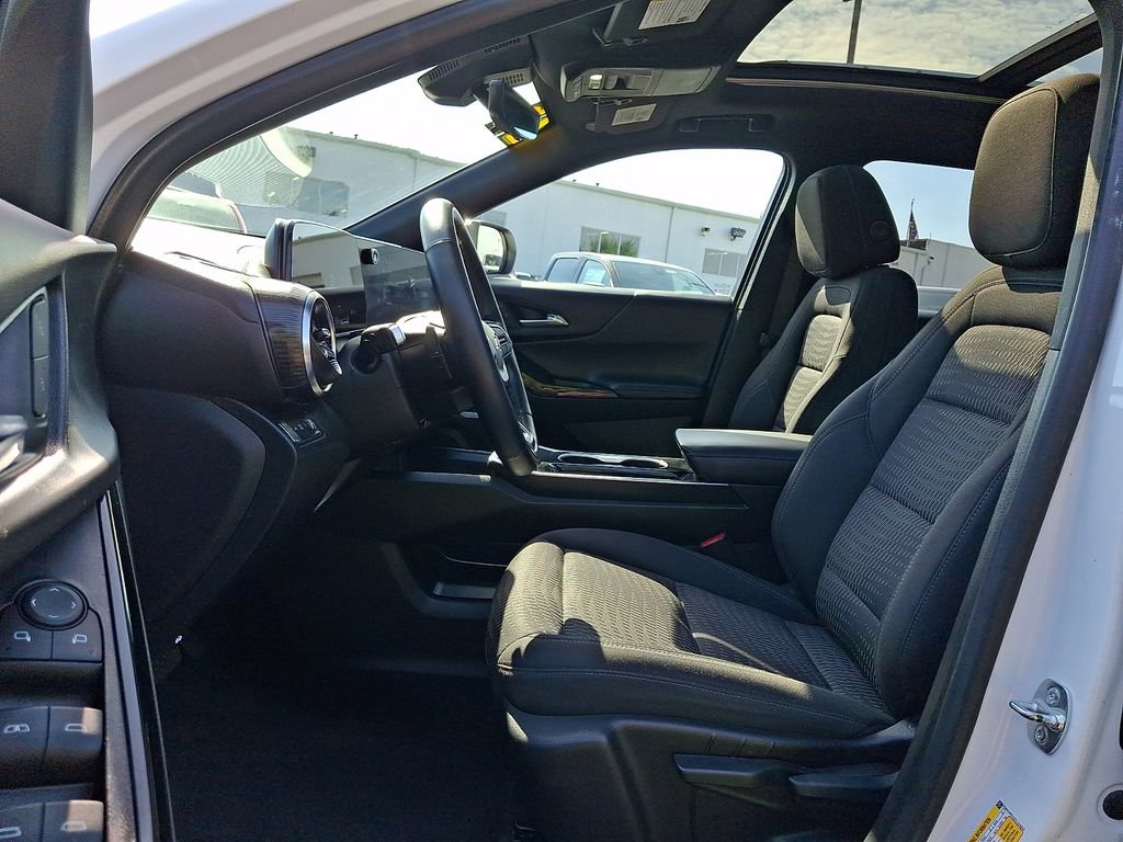Used 2025 Chevrolet Equinox LT w/ Safety and Technology Package AWD/4WD image 13