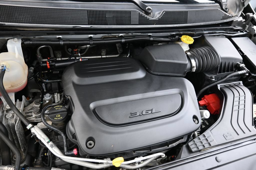 Used 2024 Chrysler Pacifica Touring-L FWD image 16