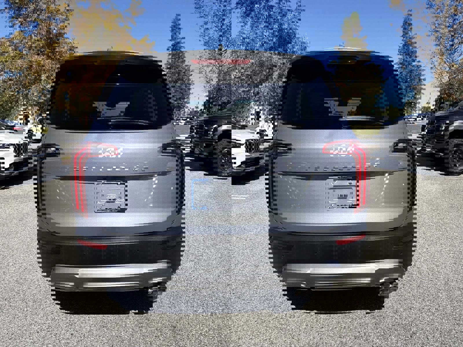 Used 2022 Kia Telluride EX w/ EX Premium Package image 3