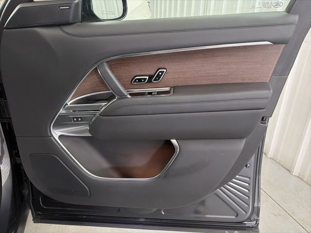 Used 2023 Land Rover Range Rover Long Wheelbase SE image 21