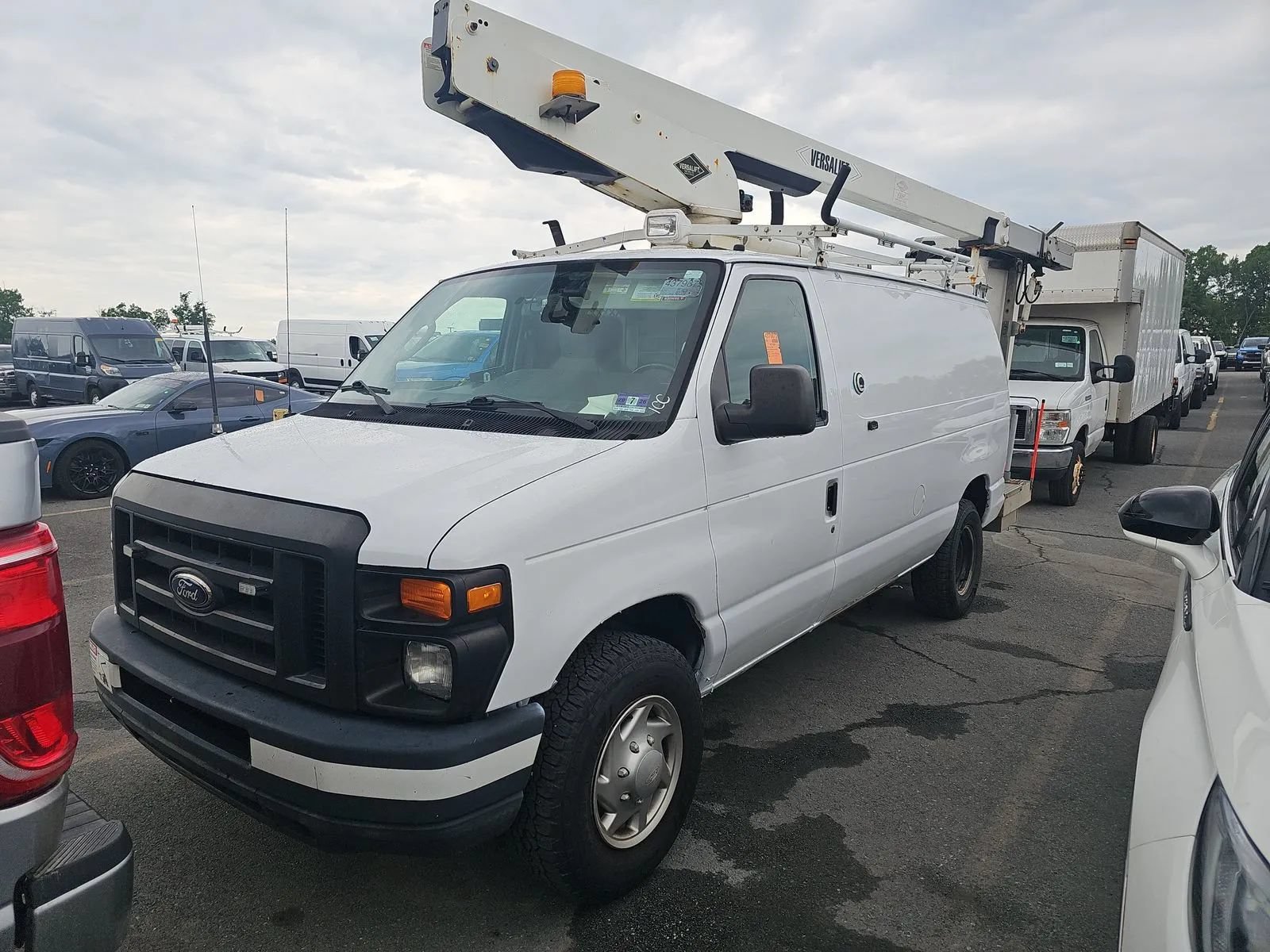 Used 2014 Ford E-350 and Econoline 350 Super Duty w/ Power Group RWD image 2