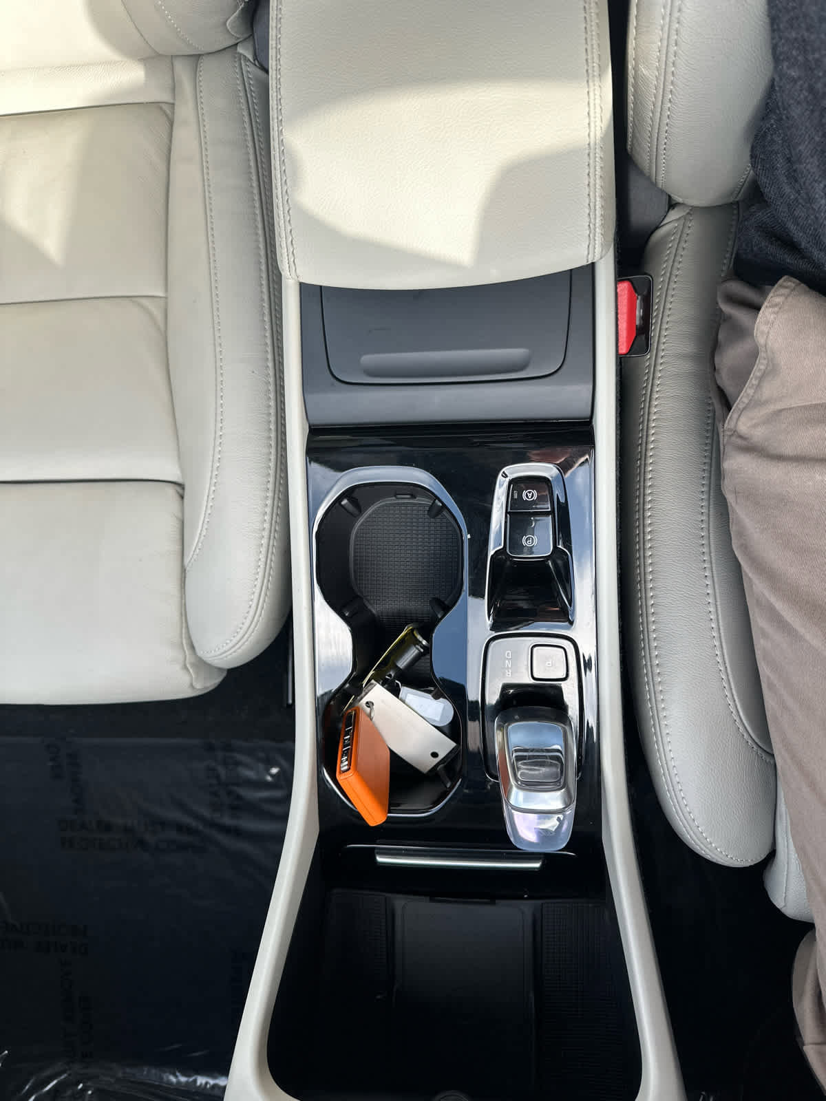 Used 2023 Volvo XC40 B5 Plus w/ Protection Package Premier image 23