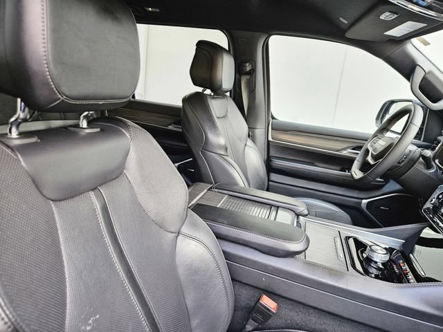 Used 2024 Jeep Wagoneer L Series II RWD image 14