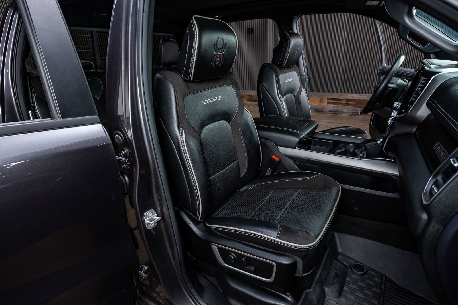 Used 2024 RAM 1500 Laramie image 31