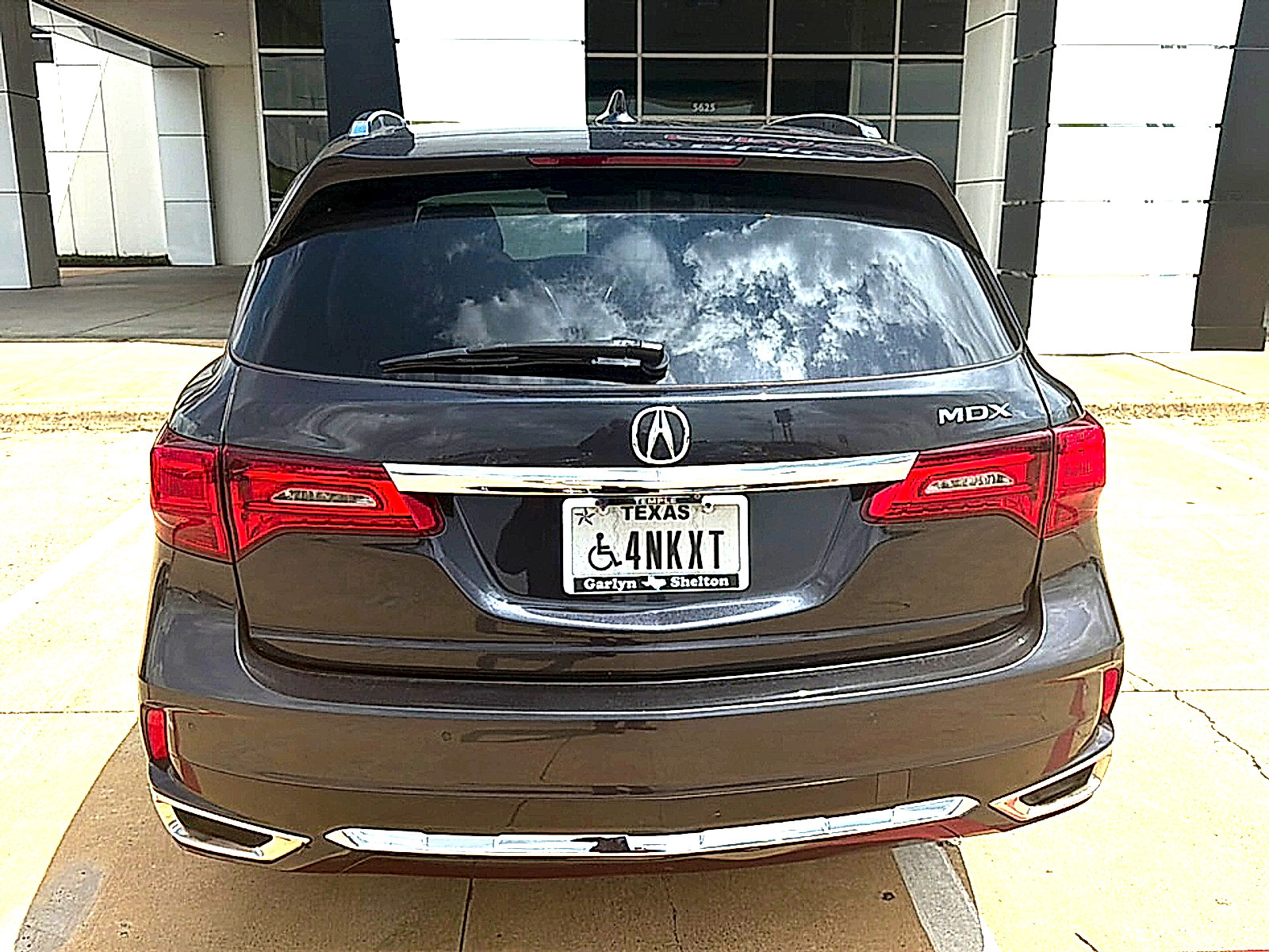 Used 2019 Acura MDX FWD w/ Advance Package image 3