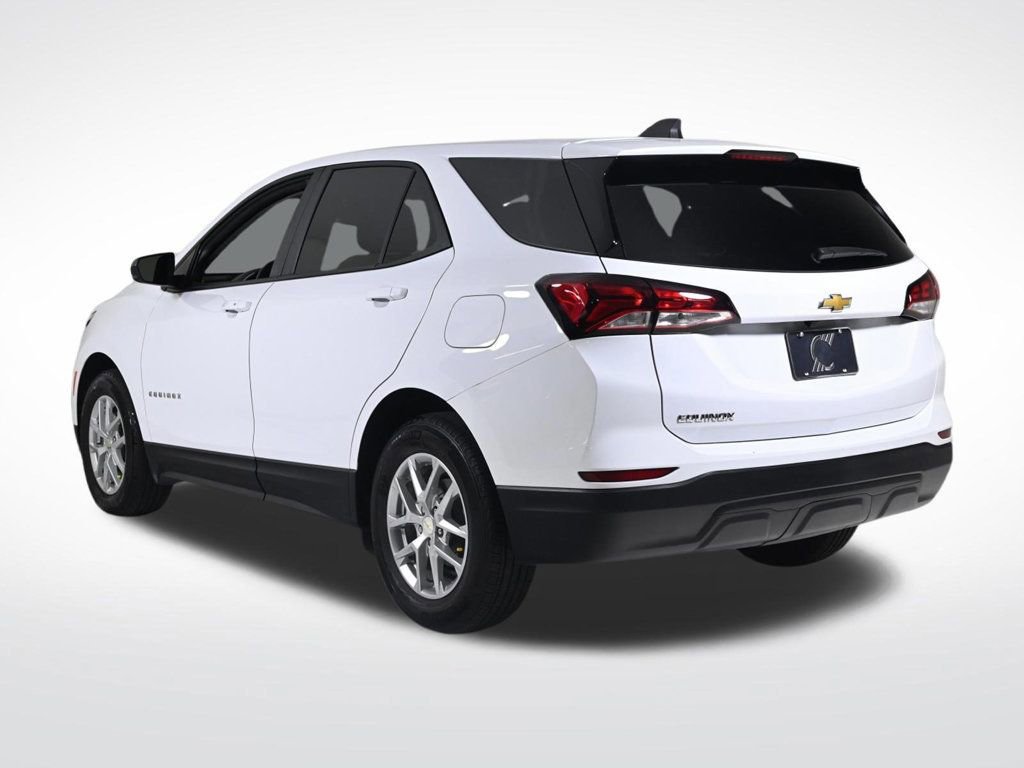 Used 2024 Chevrolet Equinox LS w/ LS Convenience Package FWD image 3