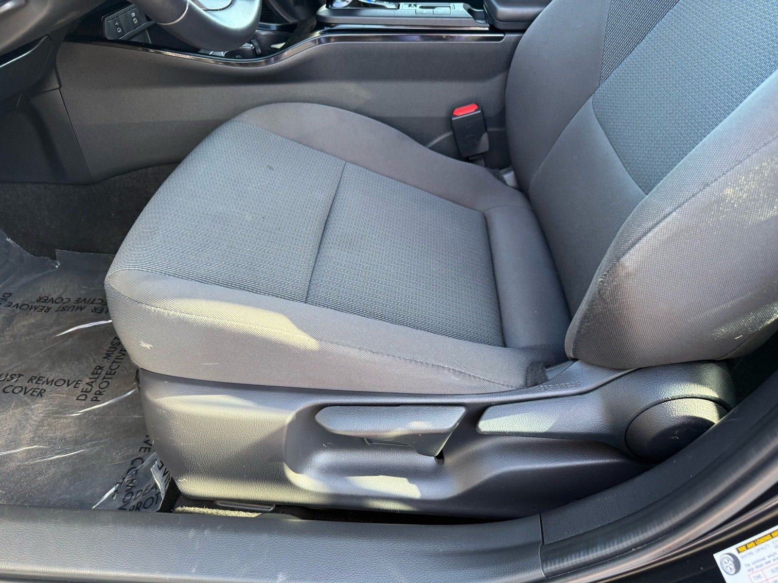 Used 2024 Toyota Prius LE FWD image 14