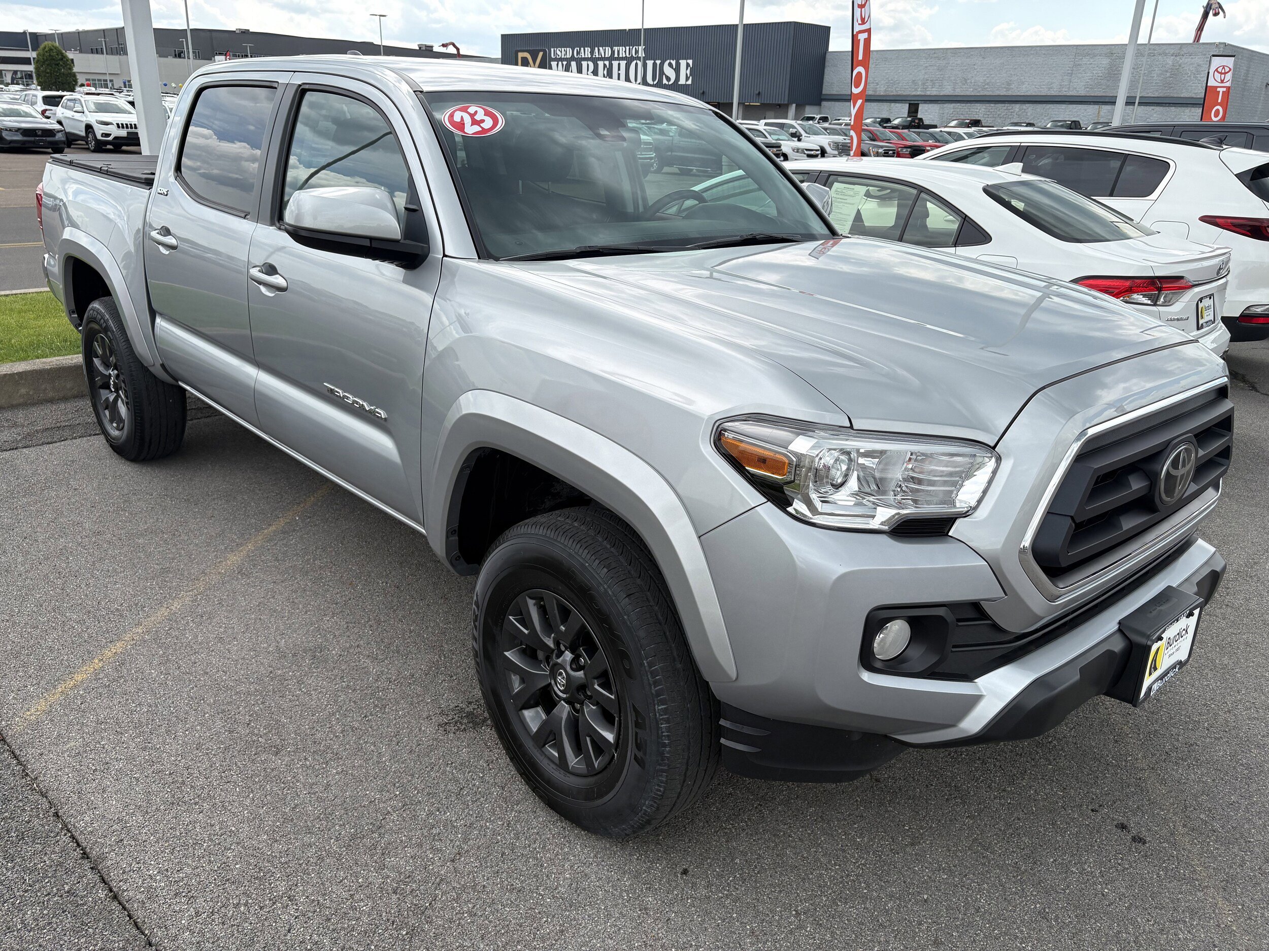 Certified 2023 Toyota Tacoma SR5 AWD/4WD image 2