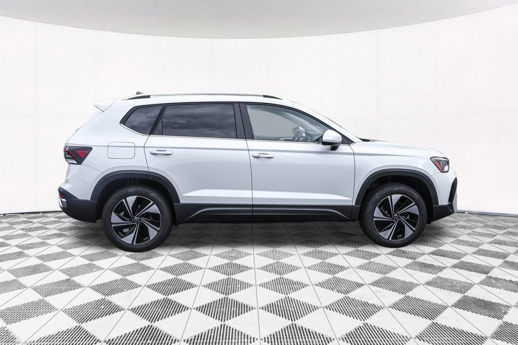 Used 2025 Volkswagen Taos SE image 12