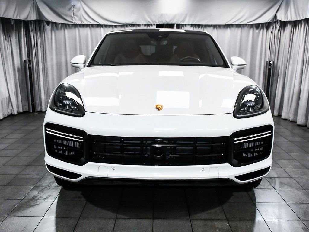 Used 2023 Porsche Cayenne Turbo S image 2
