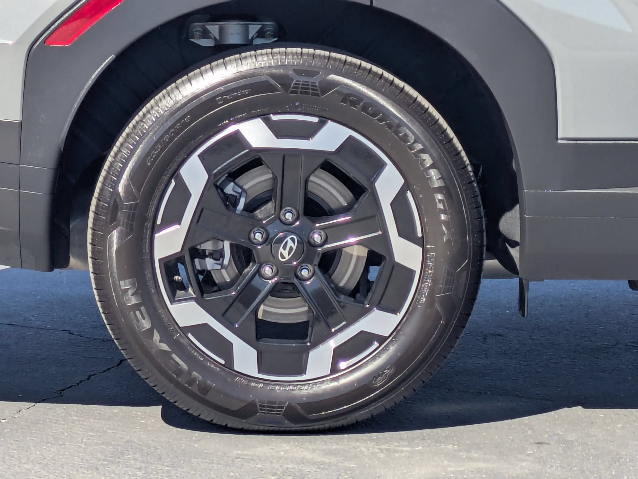 Certified 2025 Hyundai Santa Fe SEL FWD image 9