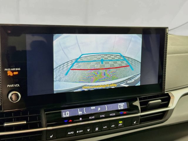 Used 2025 Toyota Sienna XLE FWD image 13
