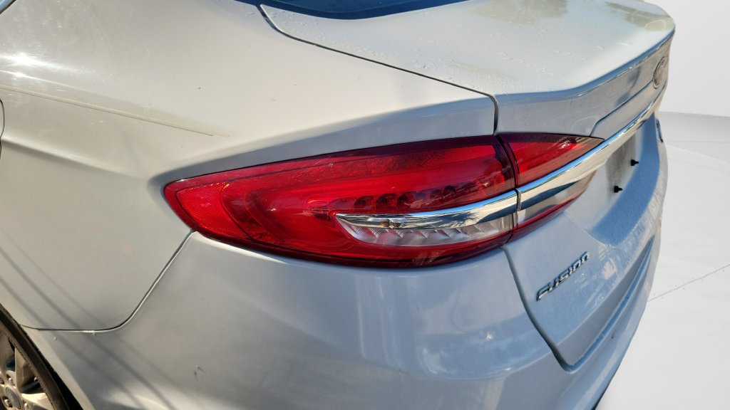 Used 2017 Ford Fusion SE FWD image 5