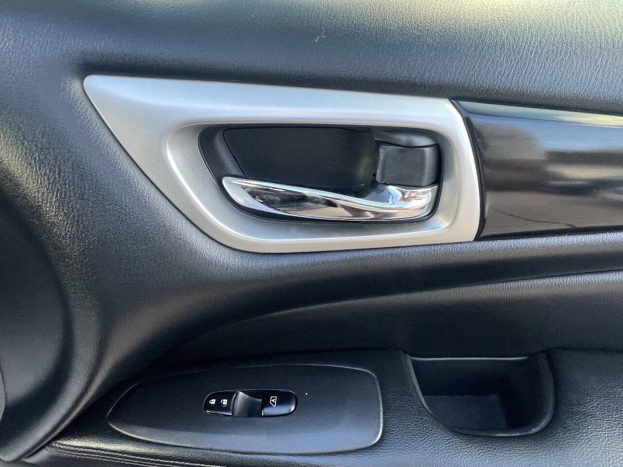Used 2019 Nissan Pathfinder SV AWD/4WD image 12