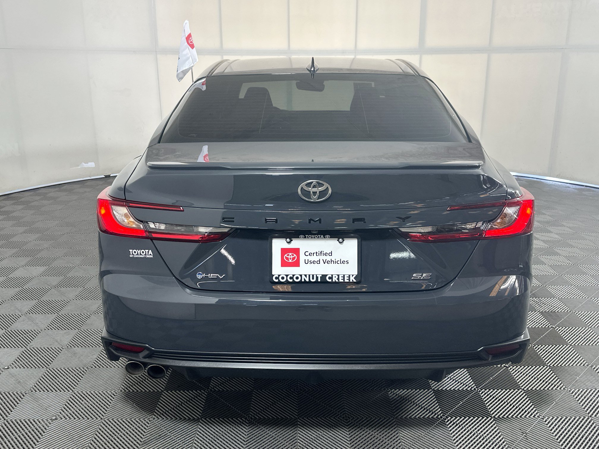 Used 2025 Toyota Camry SE w/ Convenience Package FWD image 4