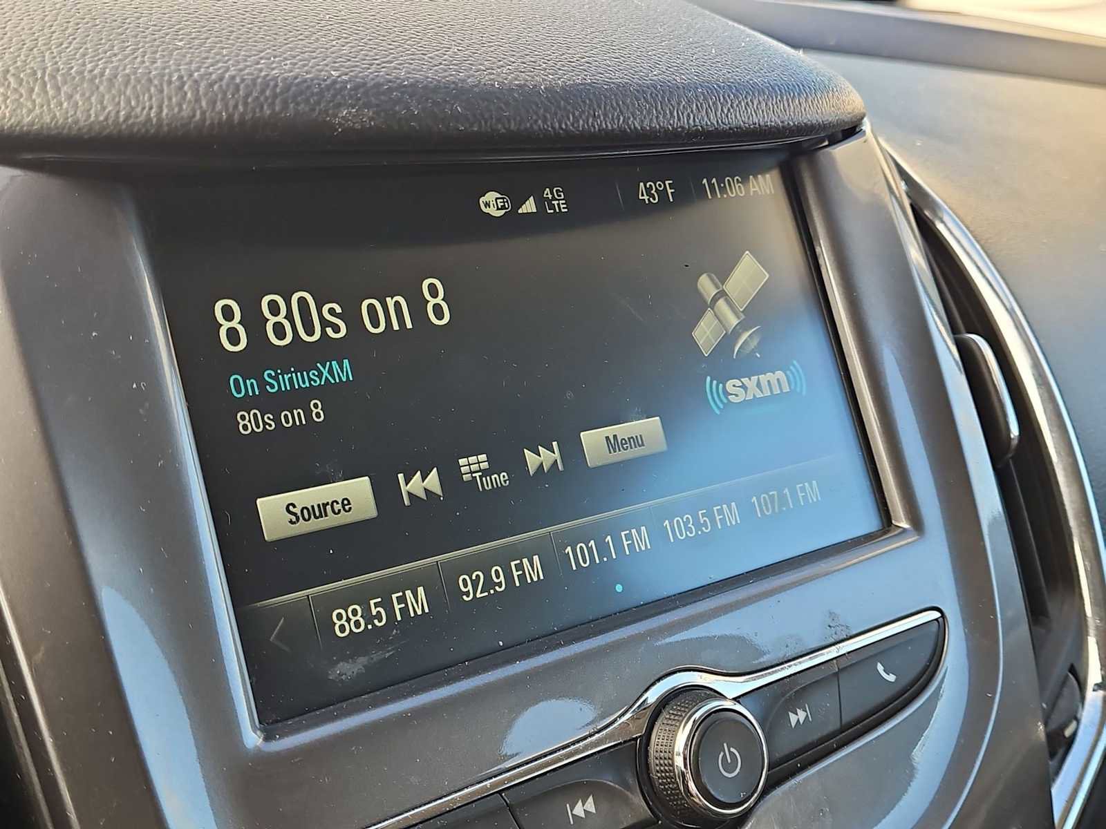 Used 2017 Chevrolet Cruze LT w/ Convenience Package image 28