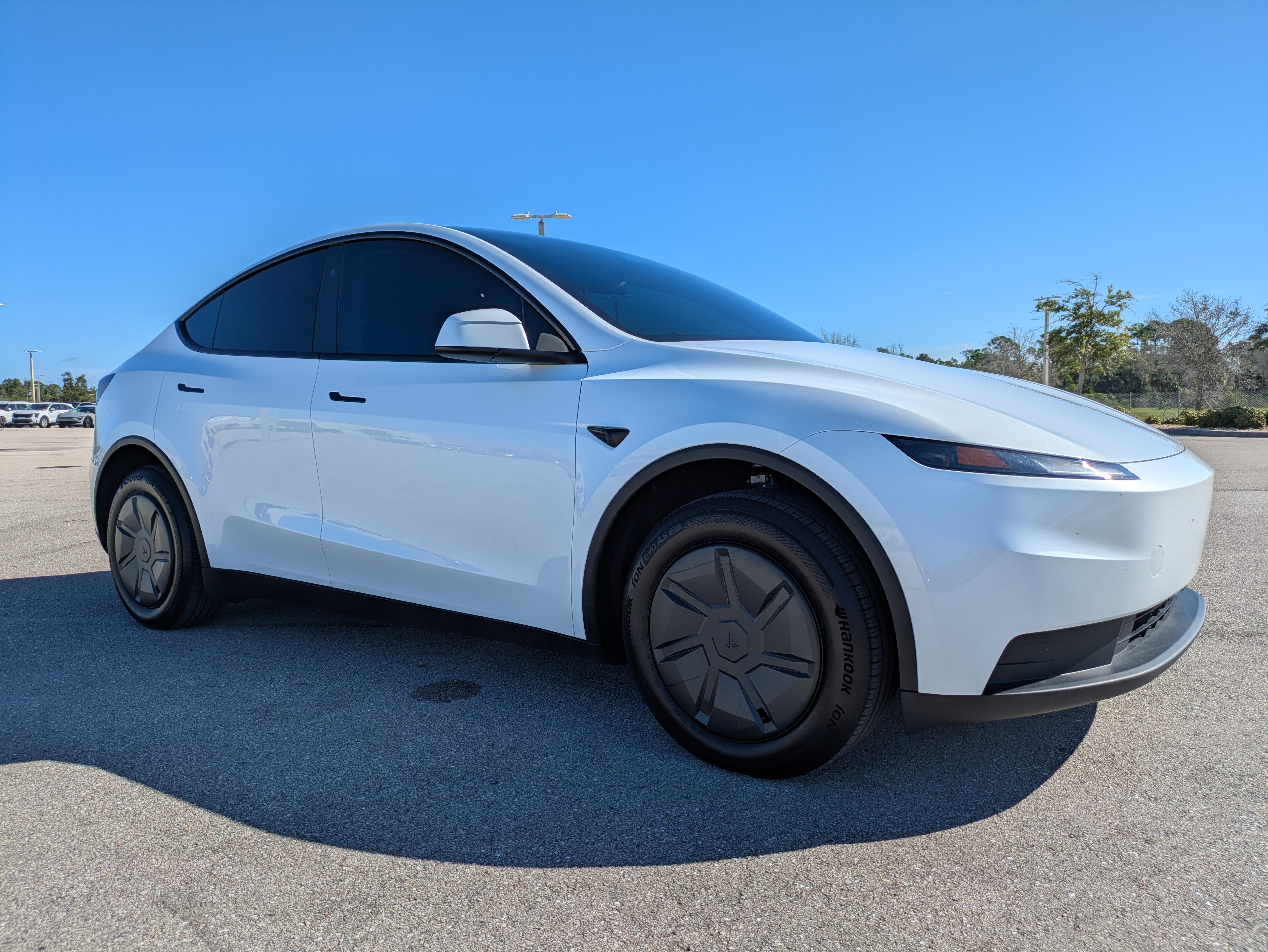 Used 2026 Tesla Model Y Long Range RWD image 2