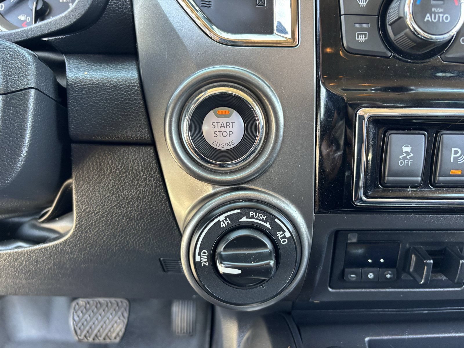 Used 2018 Nissan Titan Platinum Reserve w/ Platinum Utility Package AWD/4WD image 27