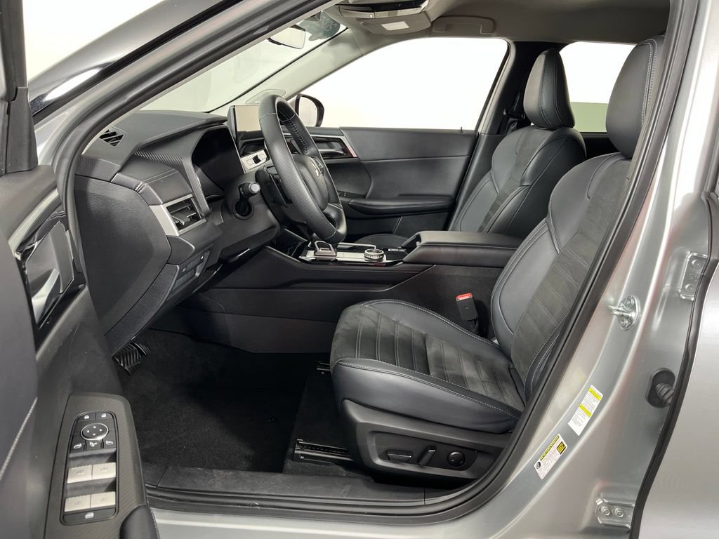 Used 2025 Mitsubishi Outlander SE AWD/4WD image 28