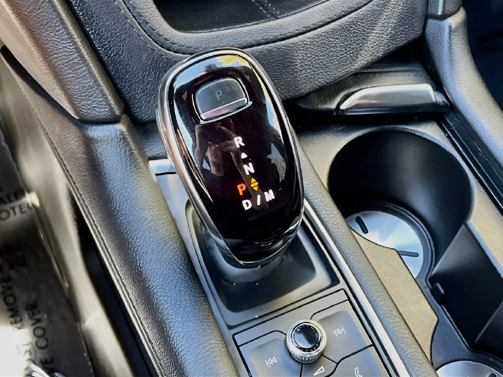 Used 2025 Cadillac XT6 Luxury AWD/4WD image 16