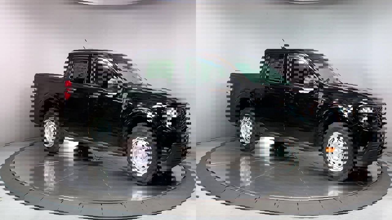 New 2025 Ford Maverick XL image 2