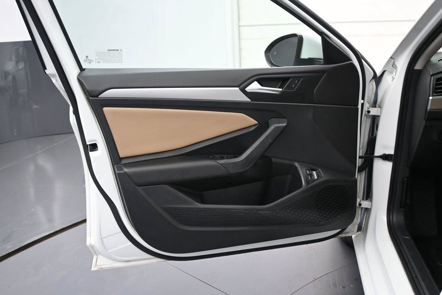 Used 2021 Volkswagen Jetta SE w/ SE Cold Weather Package FWD image 7