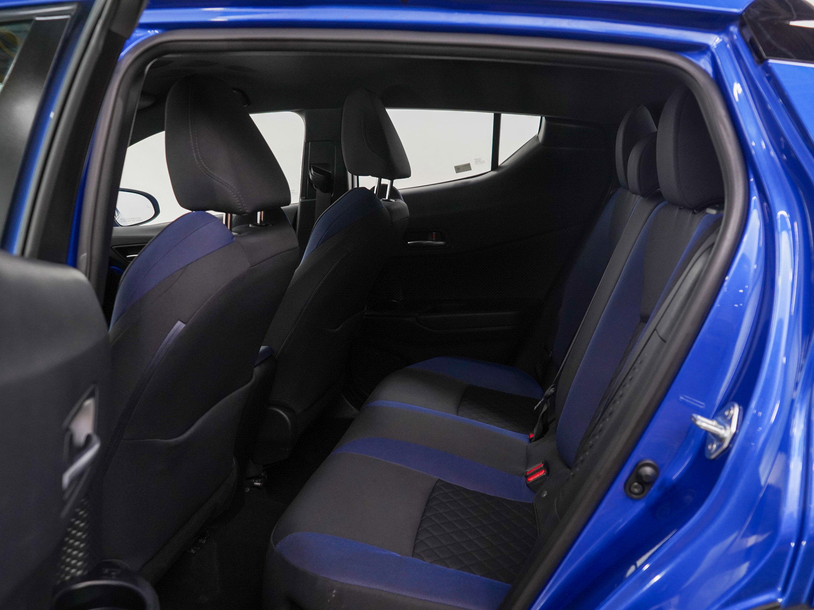 Used 2021 Toyota C-HR XLE image 16