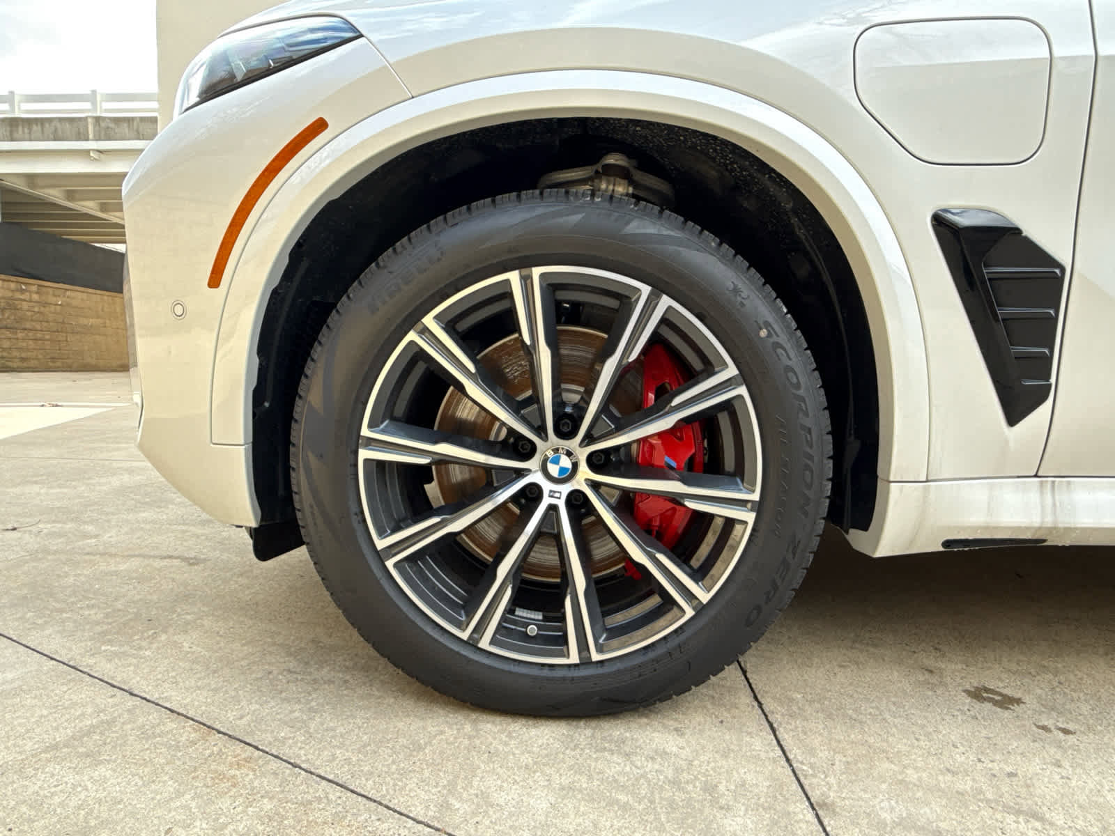 New 2026 BMW X5 xDrive50e w/ M Sport Package AWD/4WD image 7