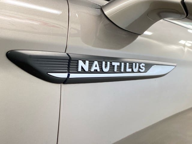 Used 2020 Lincoln Nautilus Premier w/ Equipment Group 101A AWD/4WD image 14